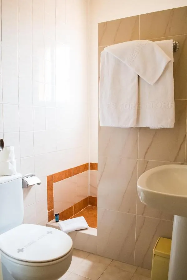 Guest house Hostal Las Torres Sant Esteve Sesrovires